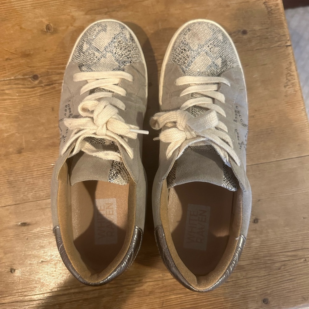 White Raven Women’s Sneaker